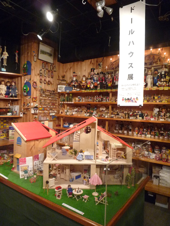 http://www.hyakuchomori.pics/blog_event/i/1010_dollhouse_1.jpg