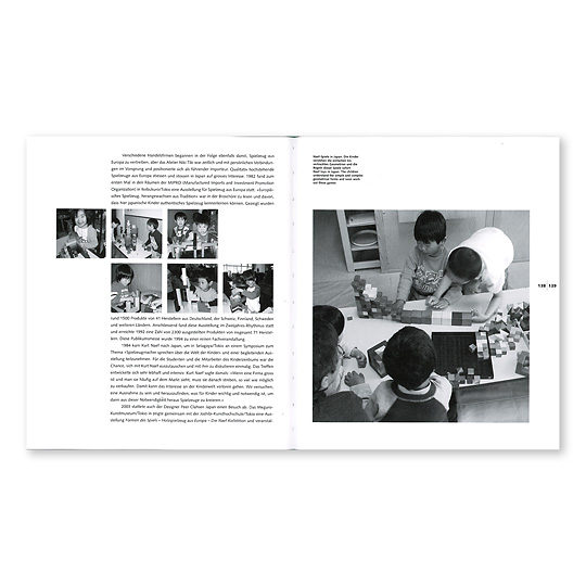 Kurt Naef - Der Spielzeugmacher/The Toy Maker�F���ۈ牀�ɂ��肢���ďW�߂��q�ǂ������̎ʐ^