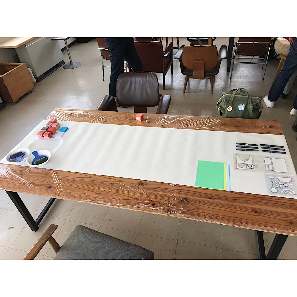�f�U�C���{�[�h�E�X / Zoe Ci�F���{�Ń��[�N�V���b�v���������̗l�q
